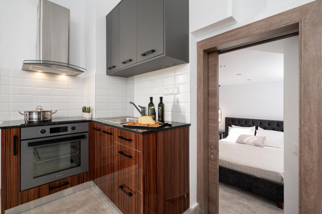 Kitchen and Comfort Room